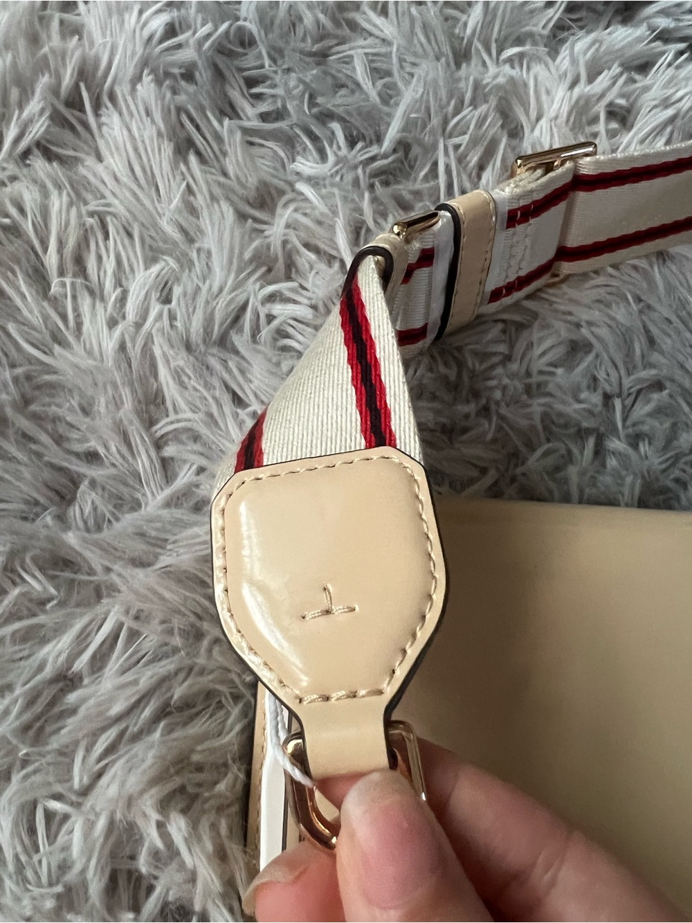 Tory Burch Mini Emerson Patent Crossbody Bag In Cream/Soft Serve - Picture 3 of 5
